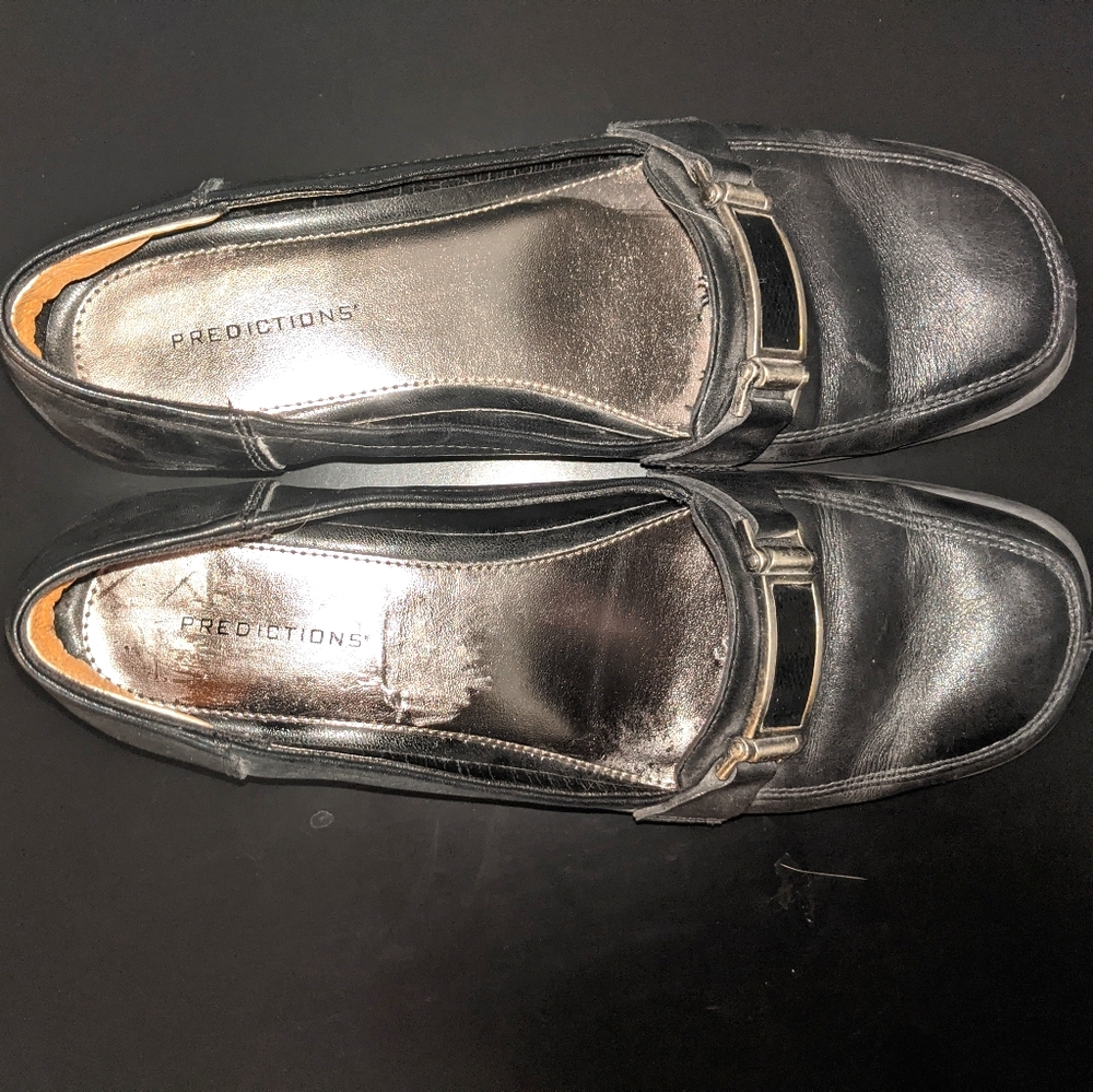 Buckle shoes
